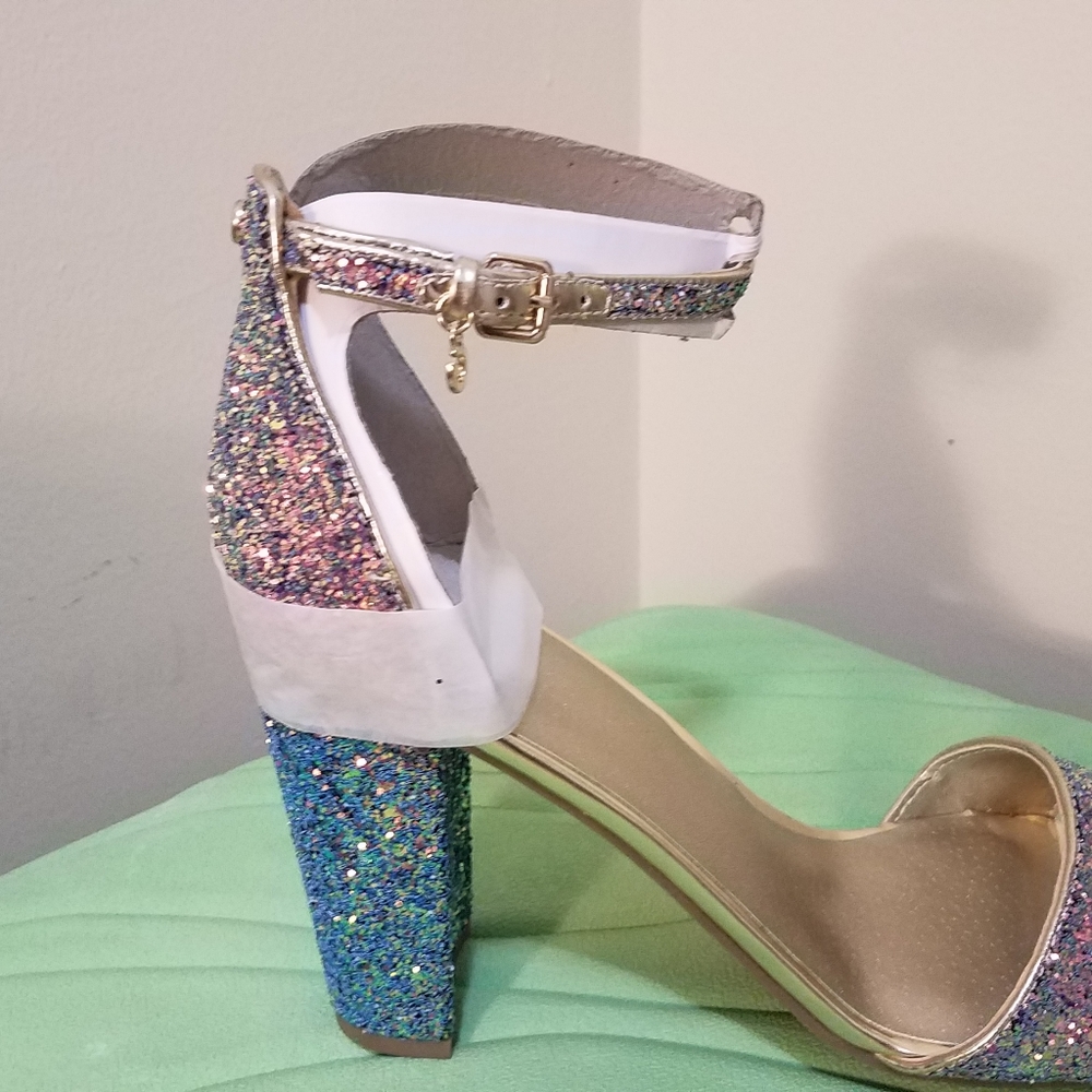 Guess sandles - Picture 2 of 3